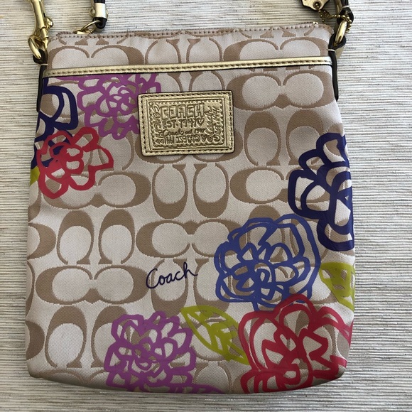 COACH Cross Body Purse in excellent condition! - Picture 2 of 4